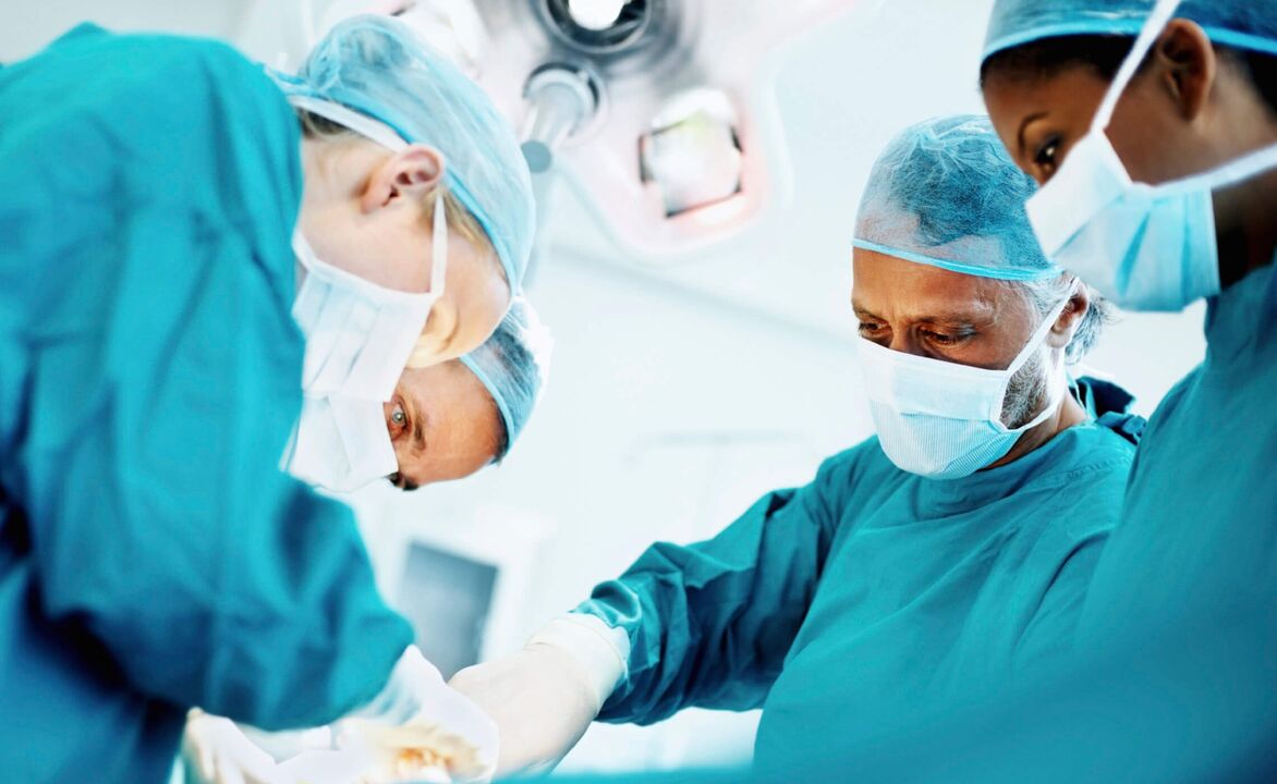 Procesul de mărire a penisului de către chirurgi prin intervenție chirurgicală